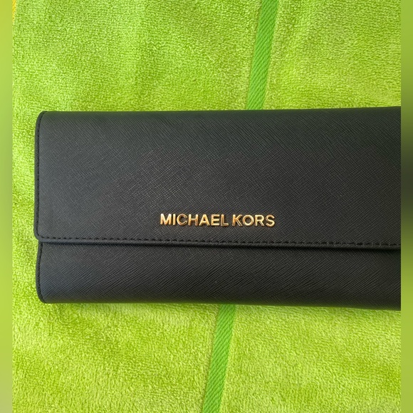 Michael Kors!!! Jet Set Large Trifold Wallet Black Leather Gold Pen & Checkbook - Picture 11 of 16